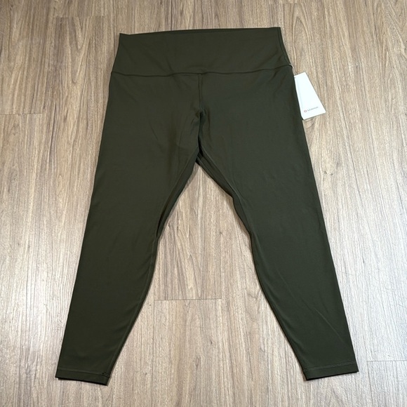 NWT Lululemon Size 18 Leggings - Picture 1 of 4